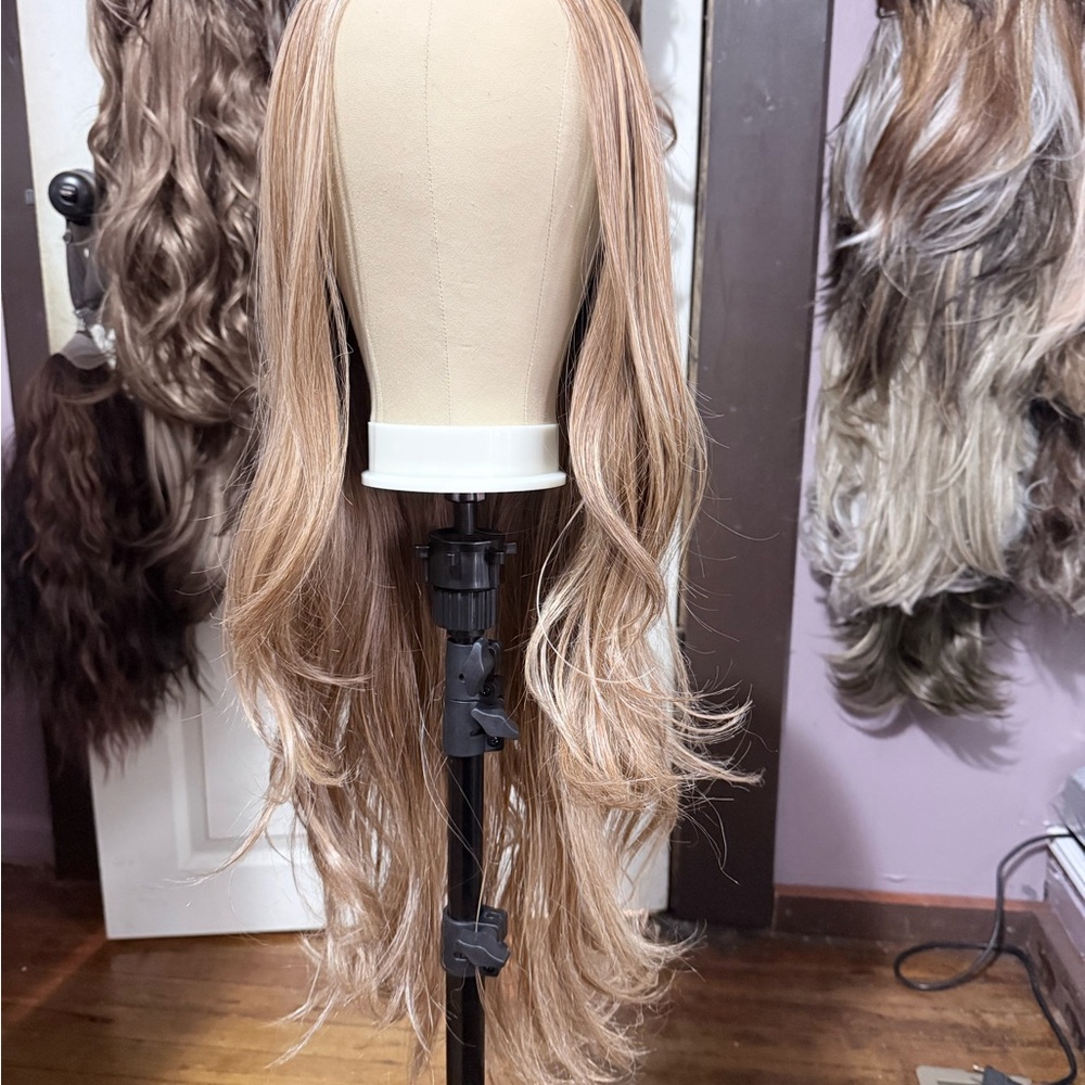 Blonde Long Layered Women's Wig - Natural Blonde Highlights